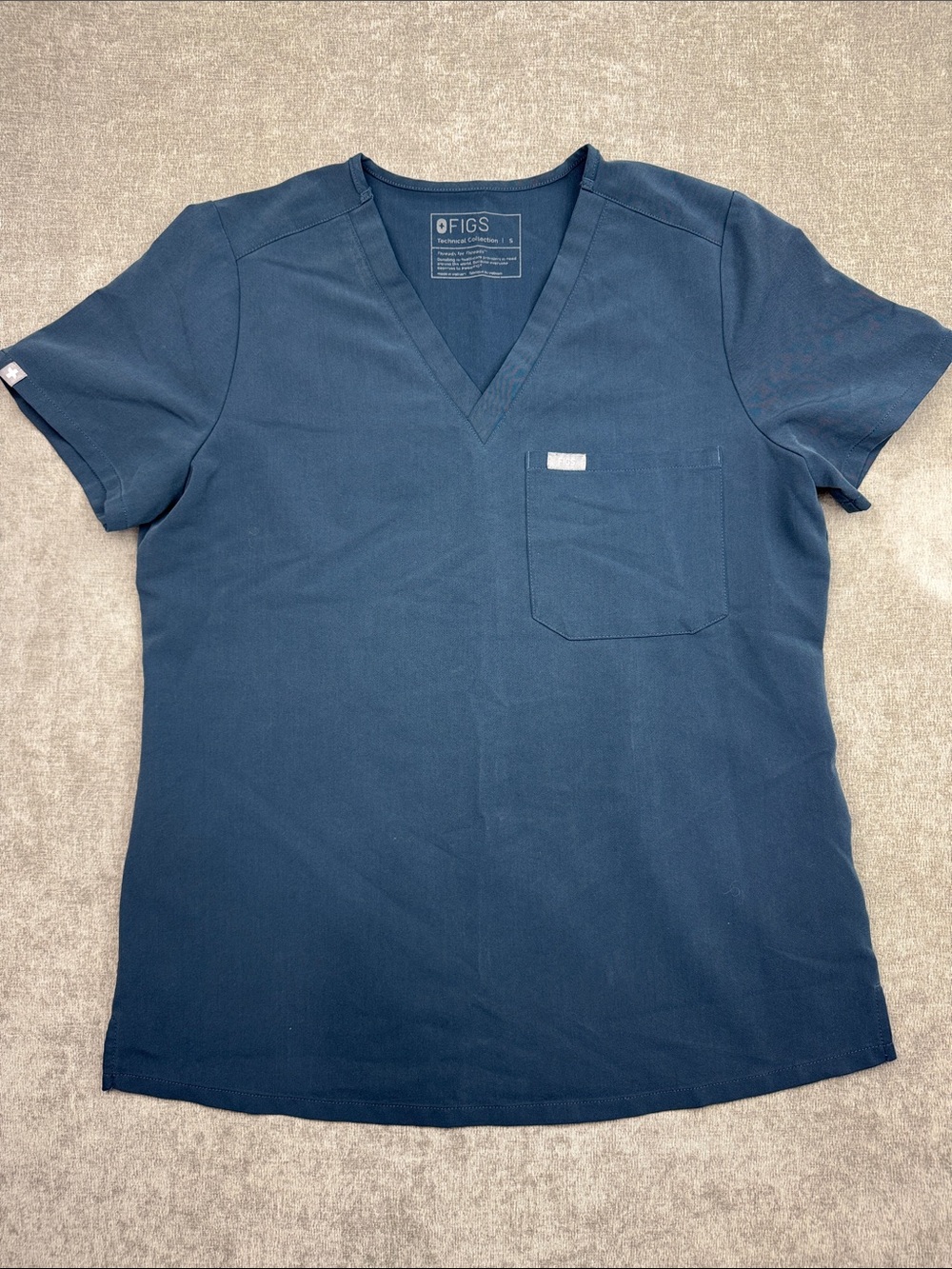 Figs Catarina One Pocket Scrub Top Womens Size Small in Dark Harbor